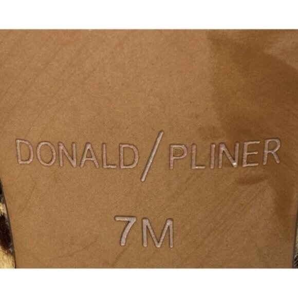 Donald Pliner Calf Hair Leopard Print 4" Block Heel Round Toe Pumps Size 7 - Picture 9 of 9